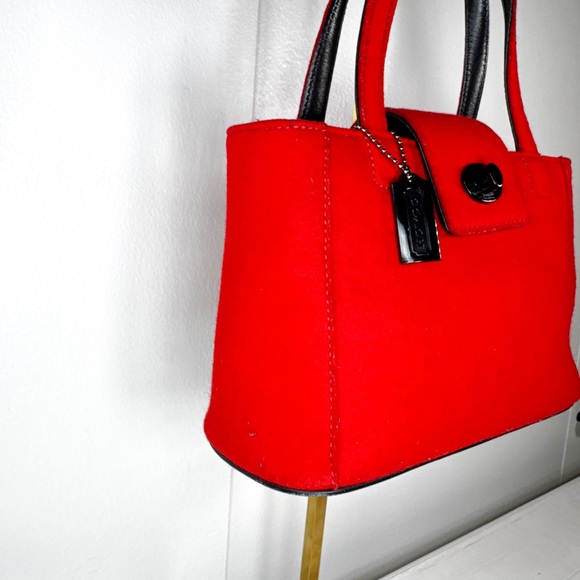 Coach Wool Felt Tote Red Black Turnlock Satchel F0K-8189